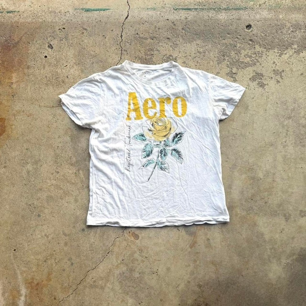 Aeropostale Vintage 2000s White Yellow Rose Graphic T Shirt Womens Medium
